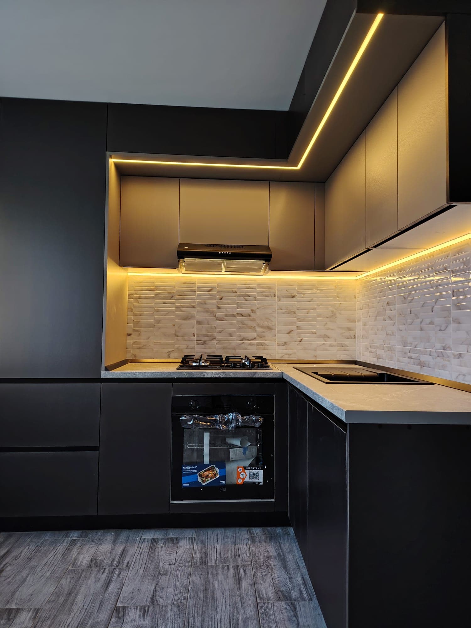 Bucatarie Negru & Gri cu iluminare LED